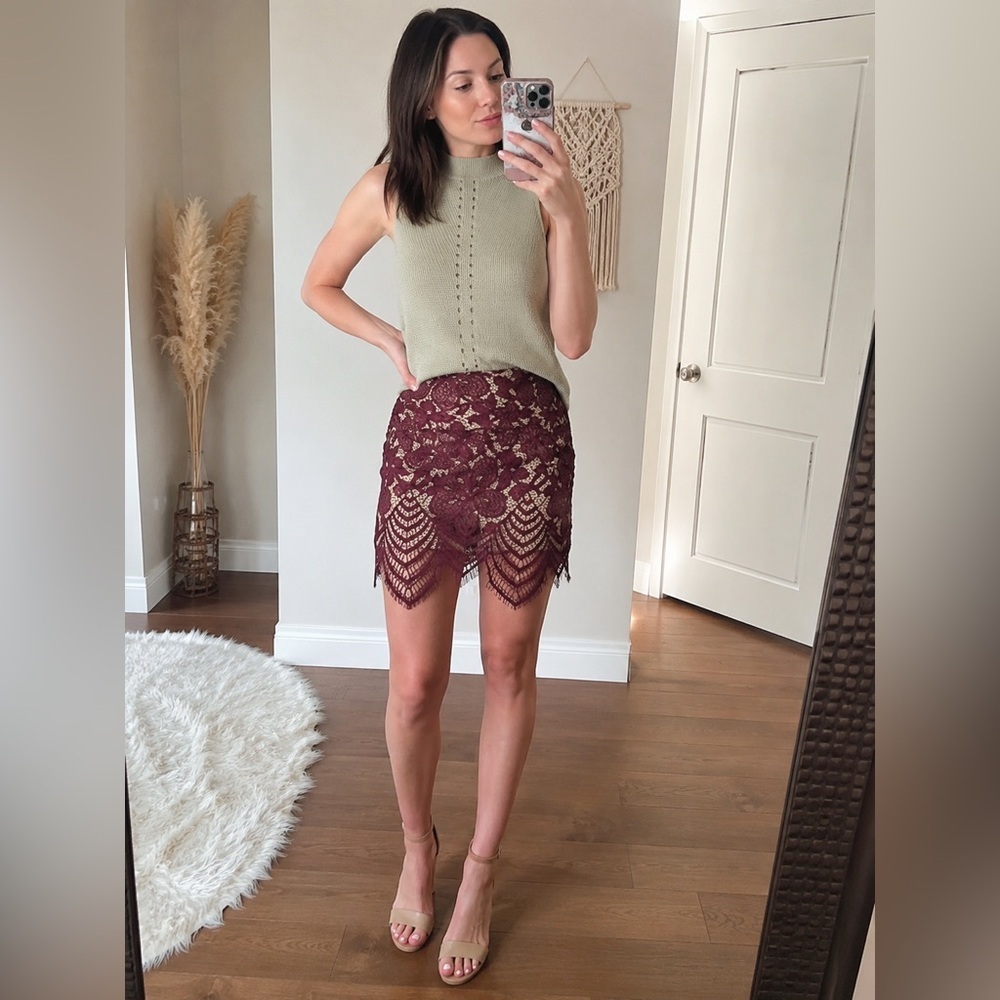 NWT Express Burgundy Floral Lace Mini Skirt Size 8 Scalloped Hem Date Night